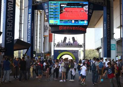 Asistentes ayer al Open de Tenis Mutua Madrileña en la Caja Mágica.