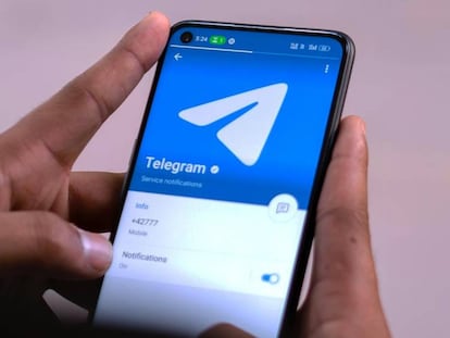 App Telegram en un un smartphone