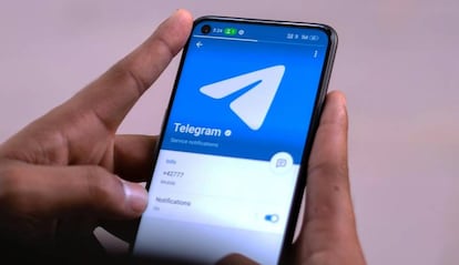 App Telegram en un un smartphone