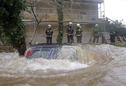 <b>Riesgo extremo.</b> El nivel de alerta rojo -de riesgo extremo- ha sido activado de nuevo para este sábado en el litoral de A Coruña y Lugo, según la Dirección Xeral de Emerxencias e Interior de la Vicepresidencia de la Xunta.