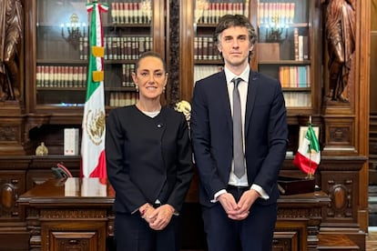 Claudia Sheinbaum y Guido Croxatto en Ciudad de México, el 29 de agosto.