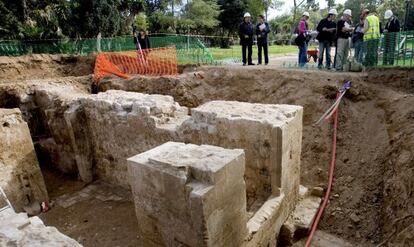 Los restos del portal de Sant Daniel recuperados en 2006 y que el Ayuntamiento musealizará para su visita.