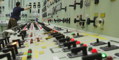 Sala de control de la nuclear de Garo&ntilde;a.