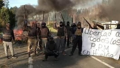 Integrantes de la Resistencia Mapuche Lavkenche, en una imagen difundida por ellos en redes sociales.