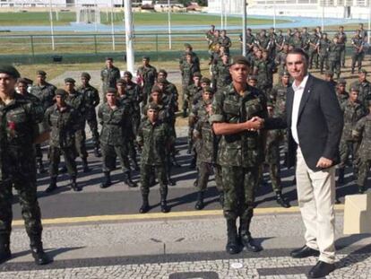 Bolsonaro na Fortaleza de S&atilde;o Jo&atilde;o, no Rio.