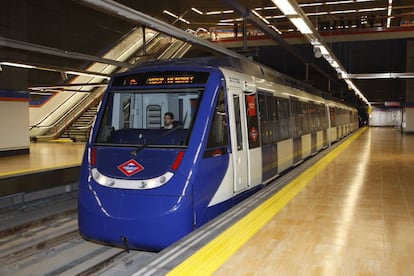 Llegada de tren a uno de los andenes de la estación de Metro de Hospital del Henares, en una imagen de archivo.