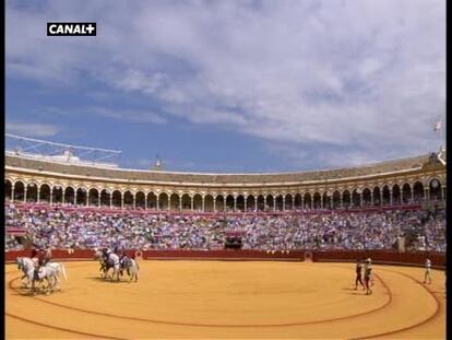 Leonardo Hdez., dos orejas en la matinal de rejones de Sevilla