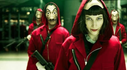 “La casa de papel' trabaja con los parámetros de ficción masculinos: la acción, el robo, el thriller, la violencia. Pero la mirada es deliberadamente femenina", afirma Álex Pina.