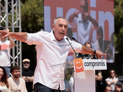 El candidato de Compromís a la Presidencia de la Generalitat, Joan Baldoví, durante el acto central de la campaña electoral de Compromís en el Parque Central de València este domingo.