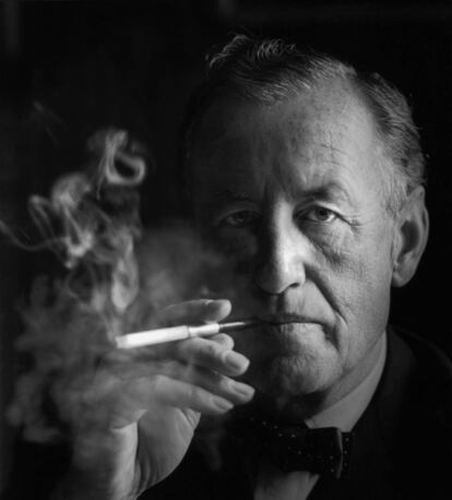 El escritor y exespía británico Ian Fleming, creador del personaje de James Bond.