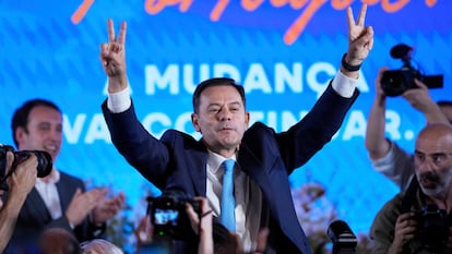El primer ministro Luis Montenegro celebra la victoria electoral el domingo.