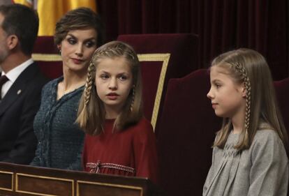 La reina Letizia, junto a sus hijas, en esta solemne cita.
