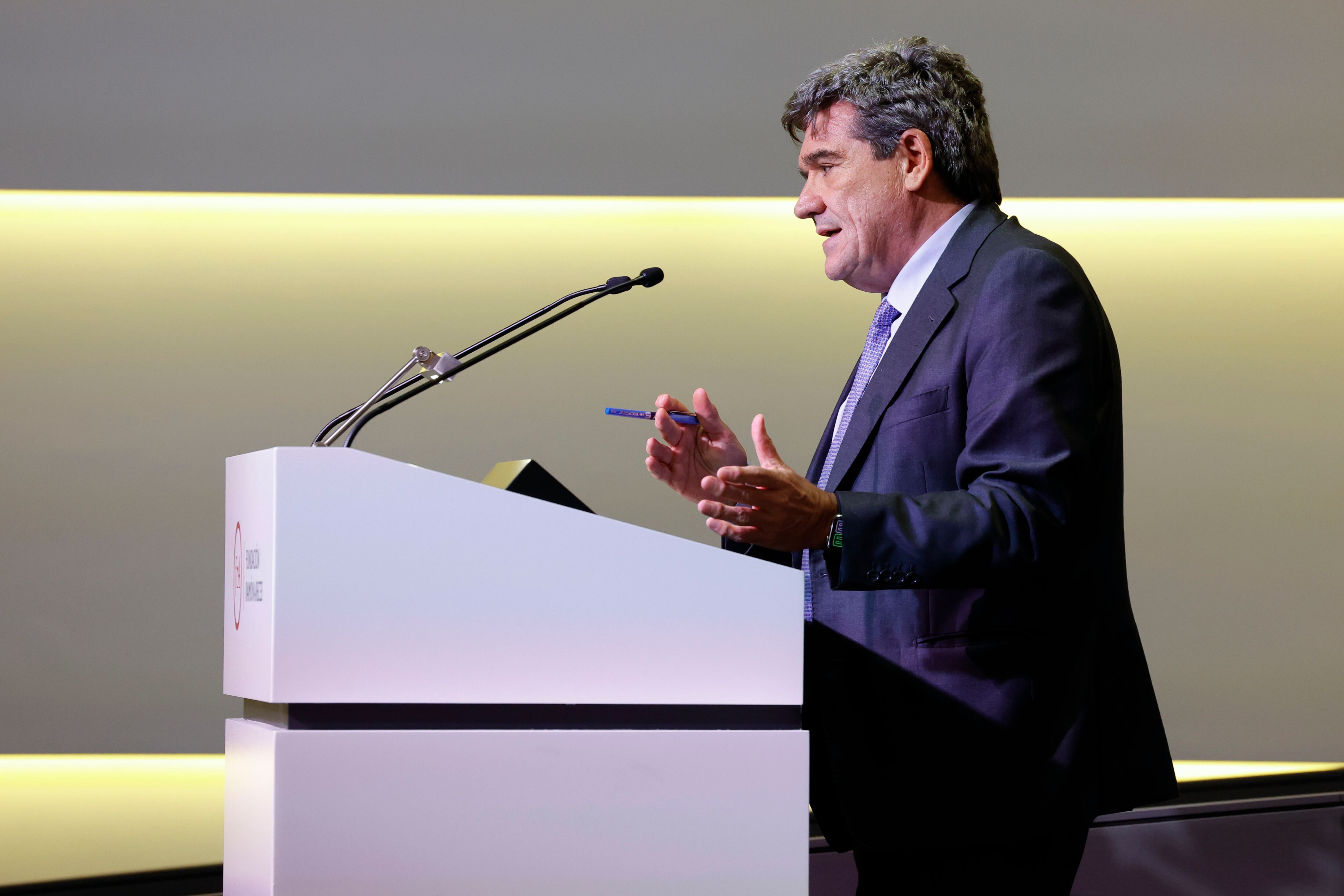 El gobernador del Banco de España, José Luis Escrivá, participa en la jornada organizada por la Fundación de Estudios de Economía Aplicada (Fedea) este viernes en Madrid con motivo de su 40 aniversario. 
