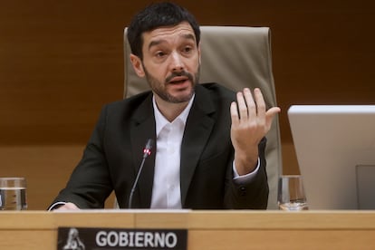 El ministro de Derechos Sociales, Consumo y Agenda 2030, Pablo Bustinduy, este viernes en el Congreso.