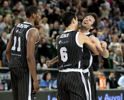 Lamont Hamilton, Nikos Zisis y Raúl López celebran su victoria.