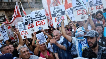 Protesta de jubilados contra las políticas de ajuste del presidente Milei, en Buenos Aires, Argentina, el 19 de marzo de 2025.