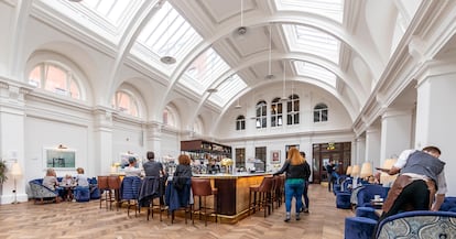 El bar del Titanic Hotel, ubicado en la antigua oficina de ingenieros, diseñadores y dibujantes de White Star Line, en Belfast.