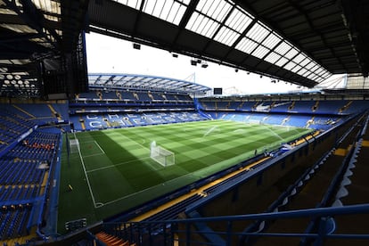 Vista del interior del estadio Stamford Bridge, de Londres, diseñado Archibald Letich.