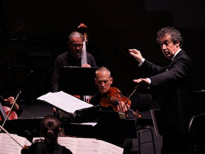 El director de la Orquesta SInfónica de Galicia, Fabian Panisello, durante el concierto RESIS.