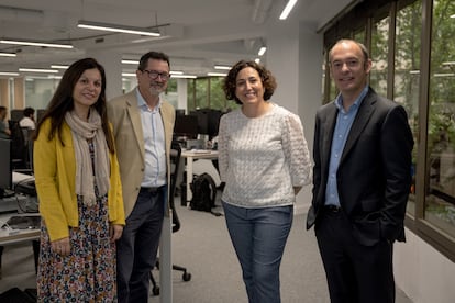 Clínic-IDIBAPS Maria Vidal; el jefe de Oncología del ICO l'Hospitalet, Miguel Gil; la jefa de la Unidad de Cáncer de Mama del Vall d'Hebron-VHIO, Cristina Saura; y el jefe de Genómica Traslacional y Terapias en Tumores del IDIBAPS, AleixPrat