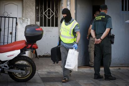 Se han realizado registros simultáneos en diferentes puntos de Barcelona para crear alarma entre los delincuentes.