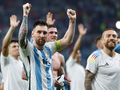 Messi celebra este sábado la victoria de Argentina sobre Australia en el estadio Ahmad bin Ali, en Rayán (Qatar).