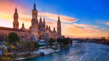 Panorámica de la Basílica del Pilar, en Zaragoza.