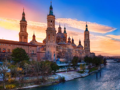 Panorámica de la Basílica del Pilar, en Zaragoza.