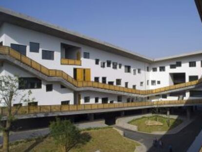 Campus Xiangshan de la Academia de Arte de China en la ciudad de Hangzhou diseñada entre 2004 y 2007 por Wang Shu.