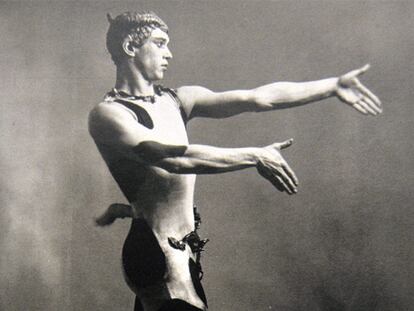 Nijinski en <i>La siesta del fauno</i>, en París (1912).