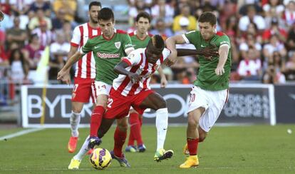 Thomas Partey, del almería, y los jugadores del Athletic Susaeta y De Marcos.