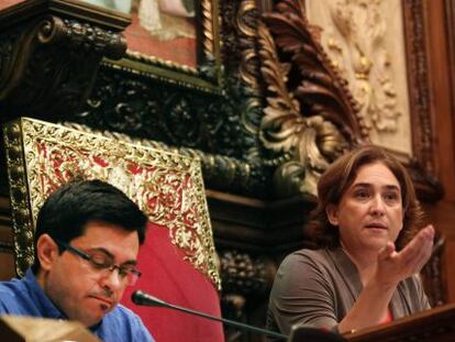 La alcaldesa de Barcelona, Ada Colau, y el primer teniente alcalde, Gerardo Pisarello.