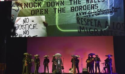 Carteles contra Trump durante el Festival Internacional de Cine de Guadalajara (M&eacute;xico).