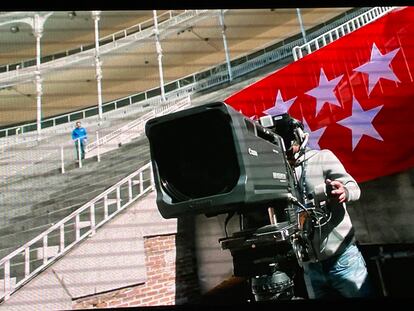 Una cámara de Mundotoro TV, el pasado domingo en la plaza de Las Ventas.