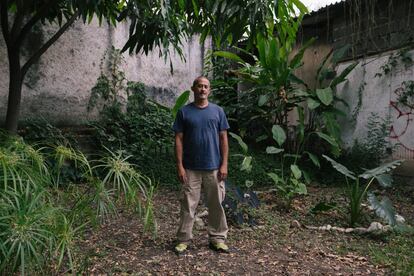 Los árboles caraqueños tienen enérgicos defensores, como el director y fundador de Ciudad Laboratorio, Cheo Carvajal.