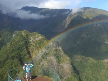 Mirador en el Pico do Areeiro, el más alto de Madeira, a 1818 m de altitud.