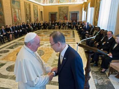 O papa Francisco recebe o secretário geral da ONU, Ban Ki-Moon, e a junta de chefes executivos das Nações Unidas.