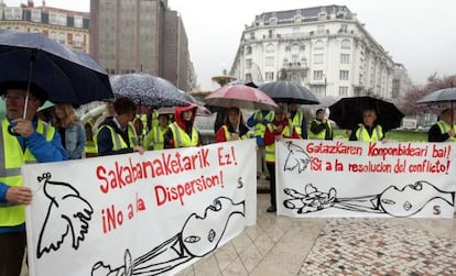 Concentración a favor de los presos de ETA ante la subdelegación del Gobierno en Bilbao.