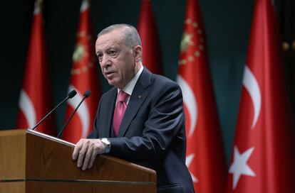 Turkish President Recep Tayyip Erdogan announces early presidential and parliamentary elections for 14 May 2023, at the Presidential Complex.