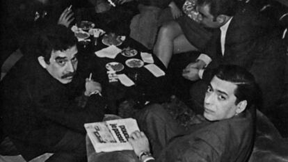 Gabo e Vargas Llosa, no prêmio Biblioteca Breve de 1970.