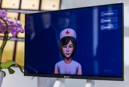Pantalla de un robot médico de la compañía china TMiRob, en Shangai.