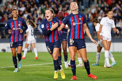 Rolfo celebra con sus compañeras su gol ante el Real Madrid este domingo en el Alfredo di Stéfano.