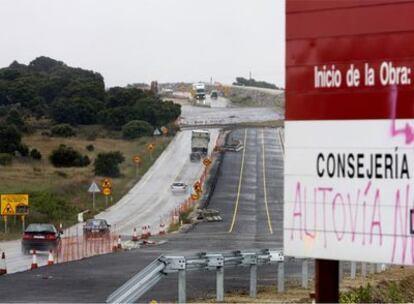 Un tramo en obras de la carretera de los pantanos.