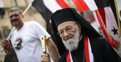 Hilarion Capucci, en una manifestaci&oacute;n a favor de Bashar al-Assad en 2013, en Roma (Italia).