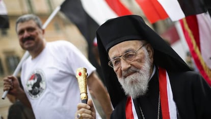 Hilarion Capucci, en una manifestaci&oacute;n a favor de Bashar al-Assad en 2013, en Roma (Italia).