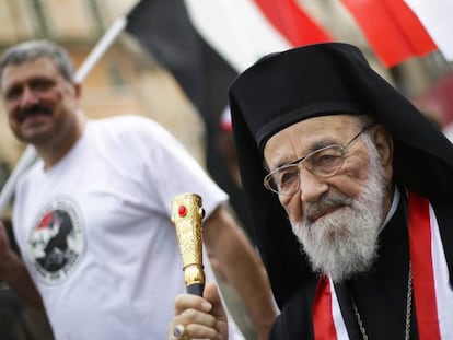 Hilarion Capucci, en una manifestaci&oacute;n a favor de Bashar al-Assad en 2013, en Roma (Italia).