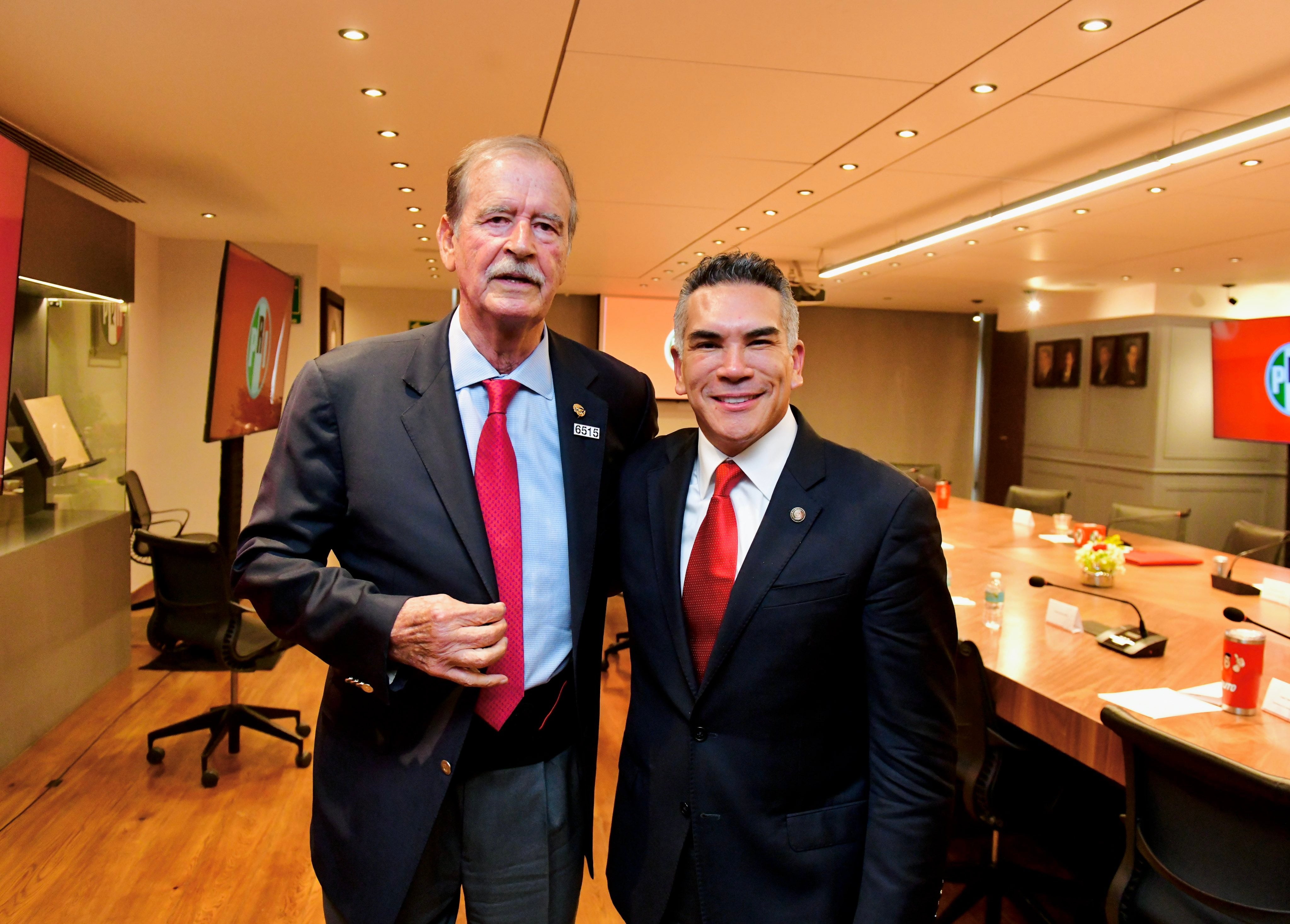 Sheinbaum critica reunión de Fox con PRI: 'Quieren regresar al pasado de corrupción'