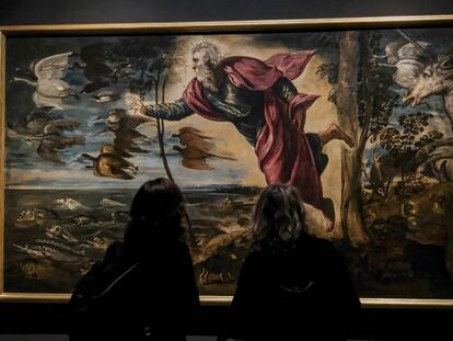 Dos visitantes en la exposición de Tintoretto en Venecia, el pasado 7 de septiembre.