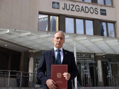 El decano del ICAM, Eugenio Ribón, presenta una denuncia contra la Fiscalía en los juzgados de Plaza de Castilla este miércoles 20 de marzo.