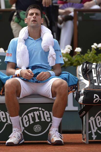 Djokovic, en un descanso durante la final masculina de Roland Garros 2014.